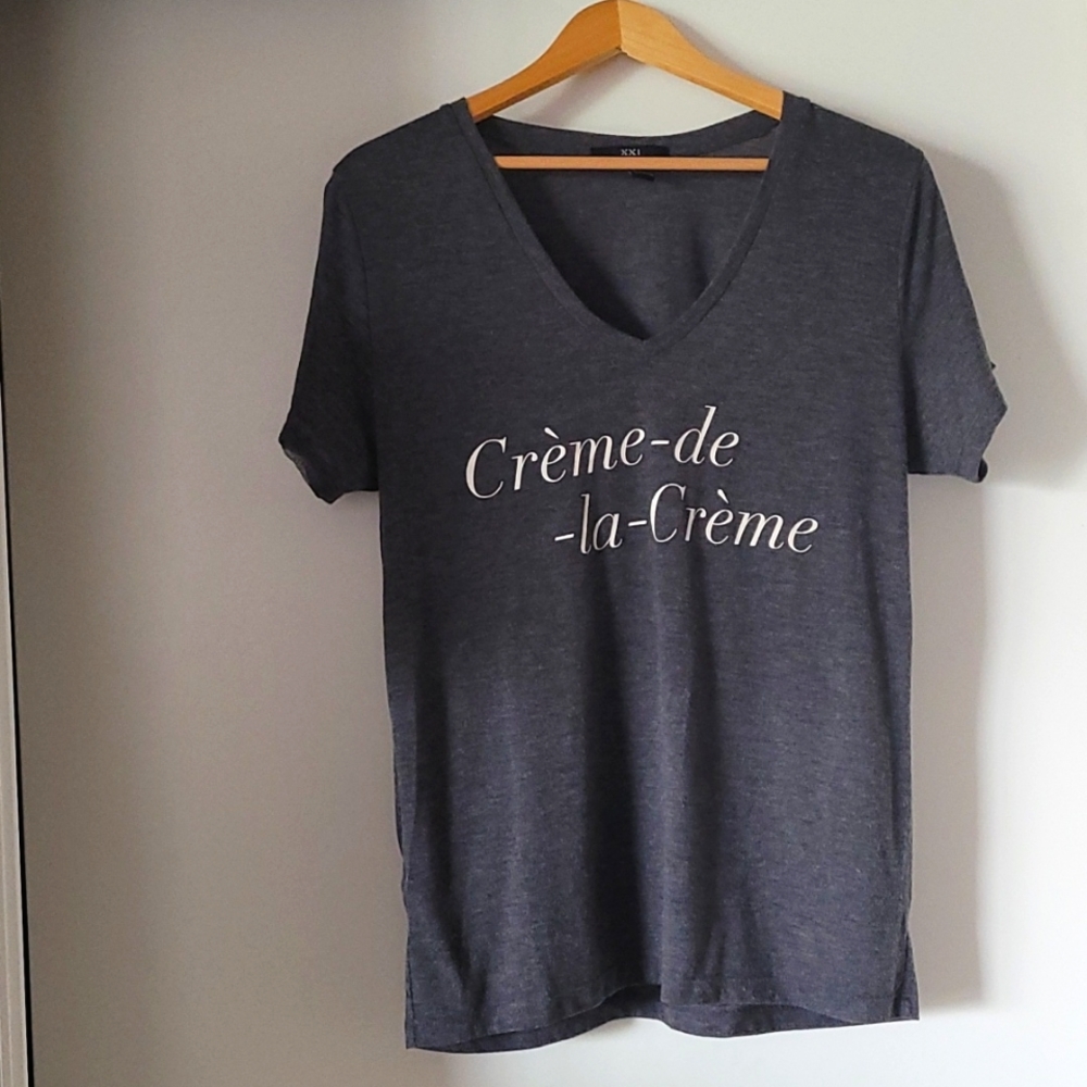 V-neck t-shirt